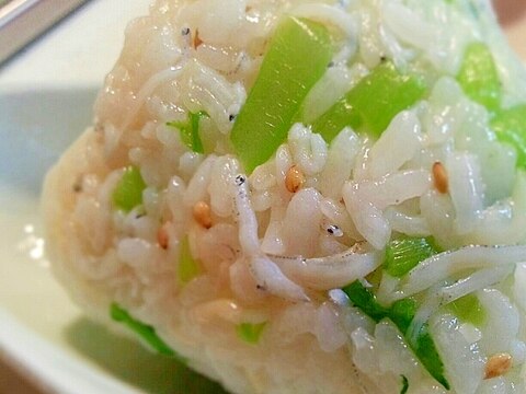 落ち着く味♡しらすと大根菜のチーズむすび